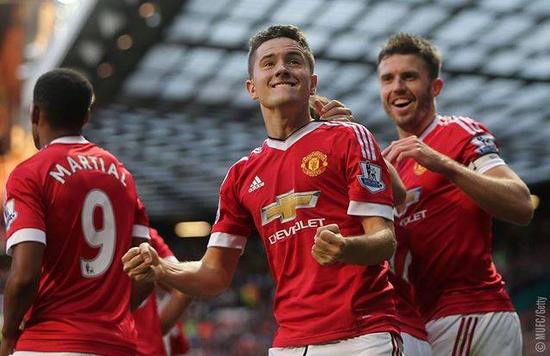 至更衣室内 至更衣室内