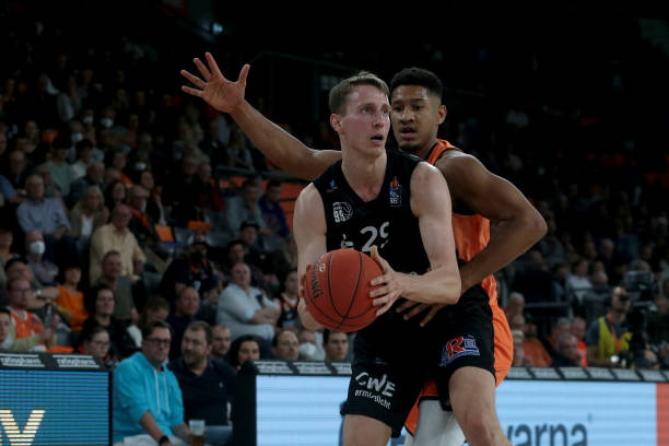 鹰队传来不 鹰队传来不