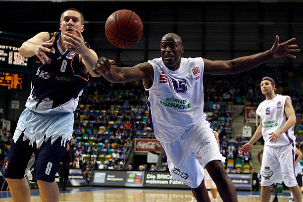 性的进攻更 性的进攻更